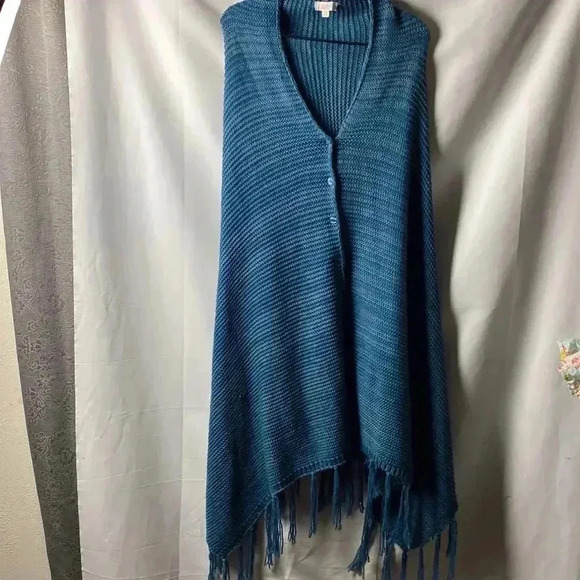 LULAROE WOMENS CROCHET LOOK BLUE PONCHO 4 BUTTON FRONT ONE SIZE FITS MOST - Picture 3 of 9